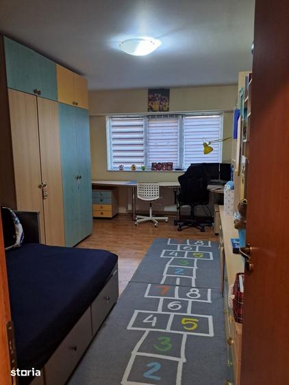 Apartament cu 4 camere în Republicii