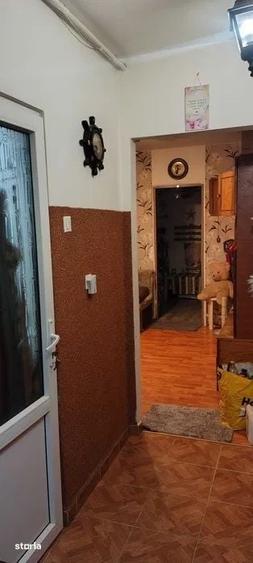 Apartament cu 2 camere nedecomandat în Rovinari