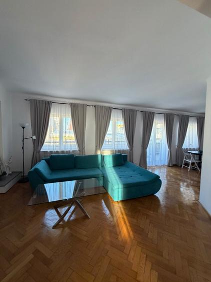 Apartament cu 4 camere semidecomandat, mobilat în Universitate