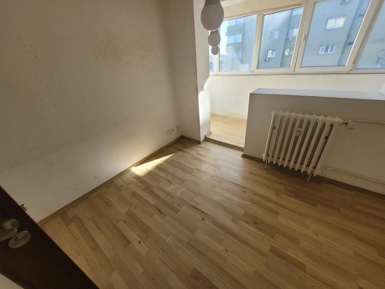 Apartament cu 3 camere decomandat în Titulescu