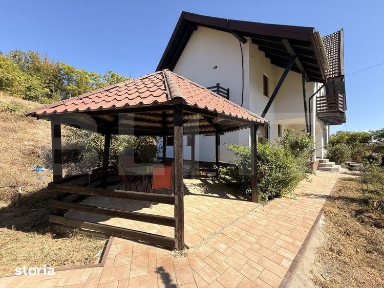 Casă cu 4 camere decomandat cu Teren 2421 Mp în Bucovăț