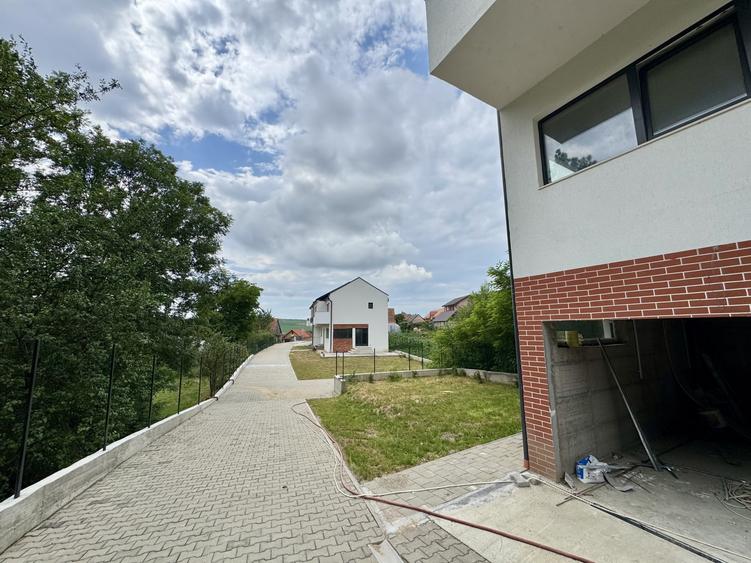 Duplex cu 4 camere cu Canalizare în Chinteni