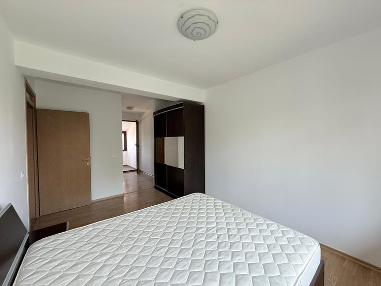Apartament cu 4 camere decomandat în Lacul Morii