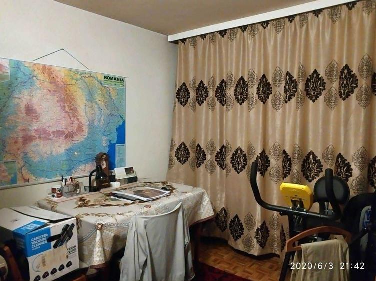 Apartament cu 3 camere semidecomandat în Rovine