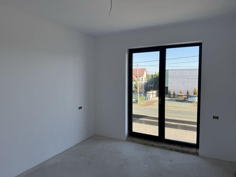 Casă cu 4 camere în Dumbrăvița