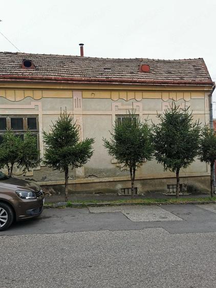 Casă cu 2 camere cu Teren 344 Mp în Central