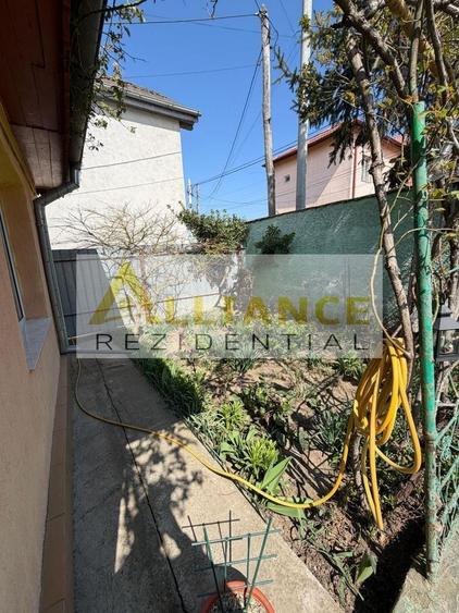 Casă individuală cu 5 camere cu Canalizare în Cățelu
