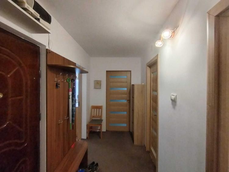 Apartament cu 3 camere decomandat în Girocului
