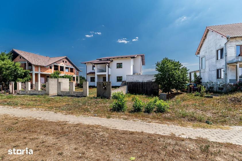 Casă cu 9 camere cu Teren 997 Mp în Zimandu Nou