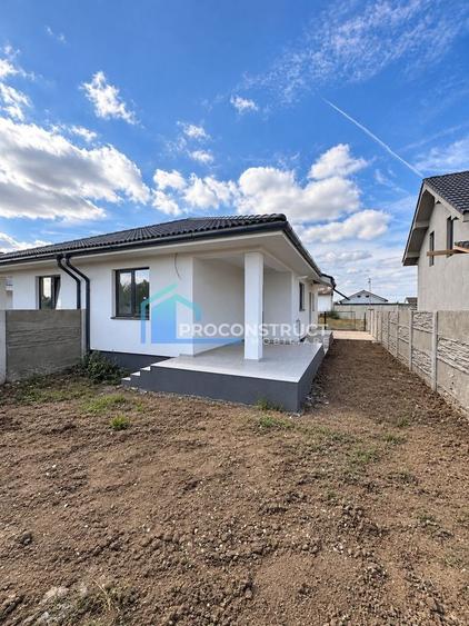 Duplex cu 3 camere cu Canalizare în Albina