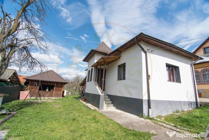 Casă cu 3 camere cu Teren 1000 Mp în Văcarea