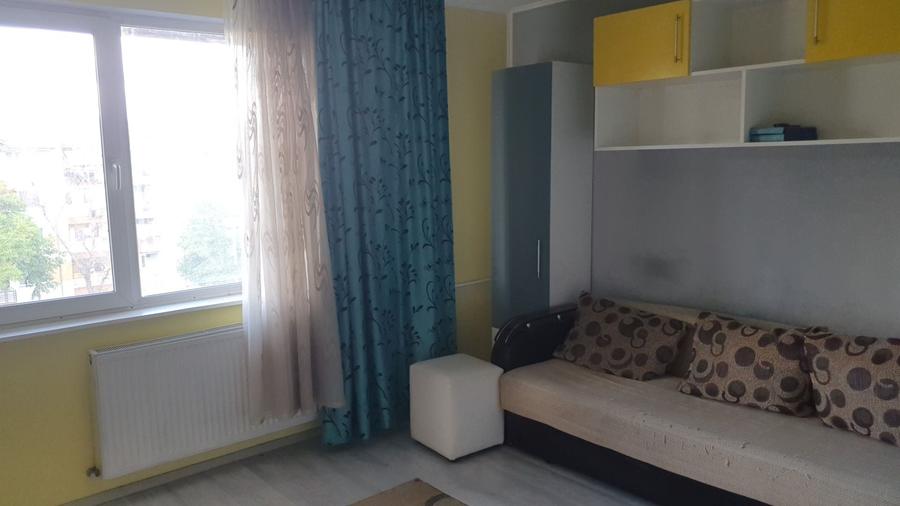 Garsonieră decomandată în Central