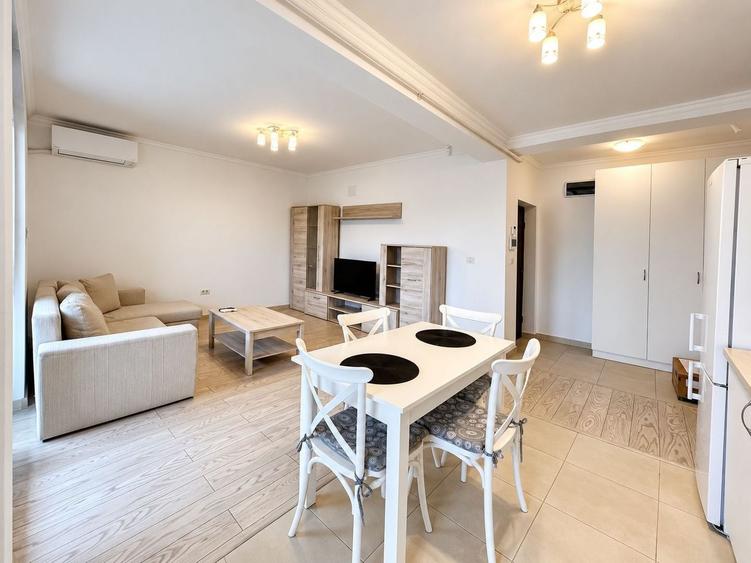 Apartament cu 3 camere semidecomandat, mobilat în Giroc