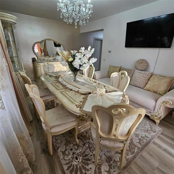 Apartament cu 3 camere decomandat în Noua