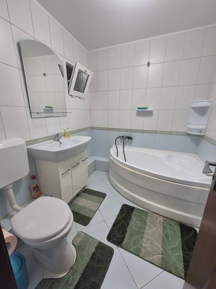 Apartament cu 3 camere decomandat în Mărgeanului
