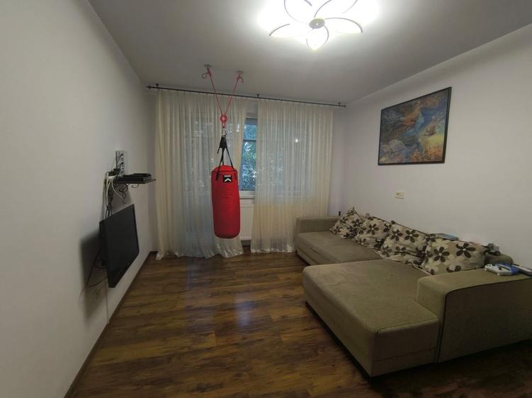 CITY MALL 4 CAMERE SEMI,90 MP PRET 156000 EURO - 2