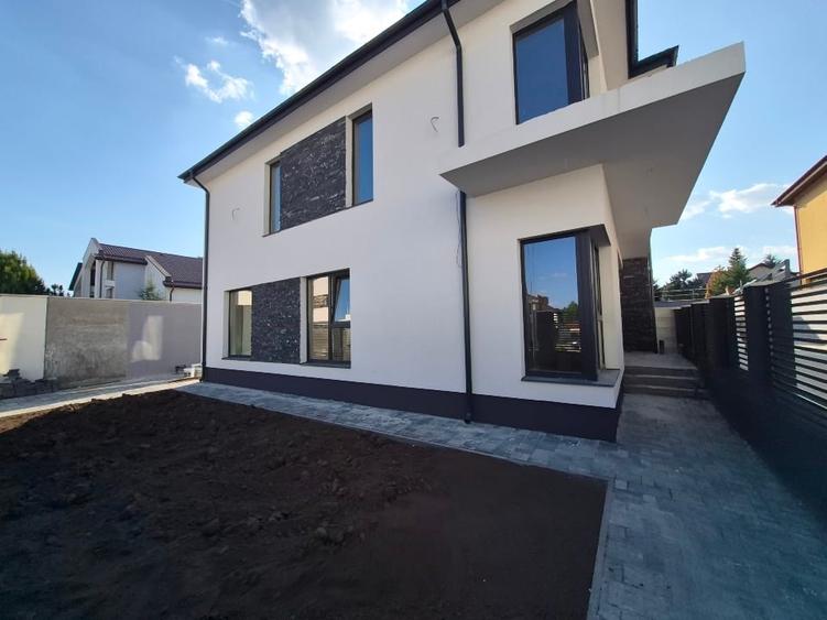 Casă individuală cu 5 camere cu Teren 300 Mp în Central