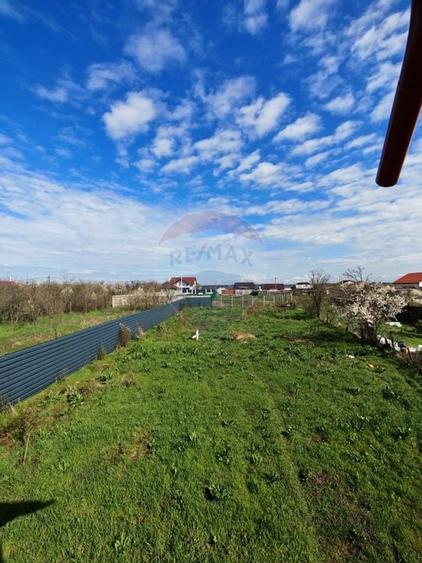 Casă cu 3 camere cu Teren 956 Mp în Sărbătoarea
