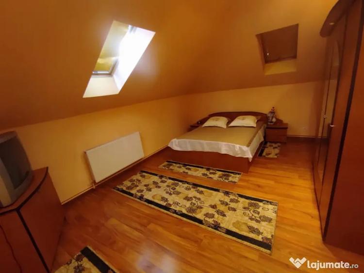 Casă cu 7 camere cu Teren 600 Mp în Central