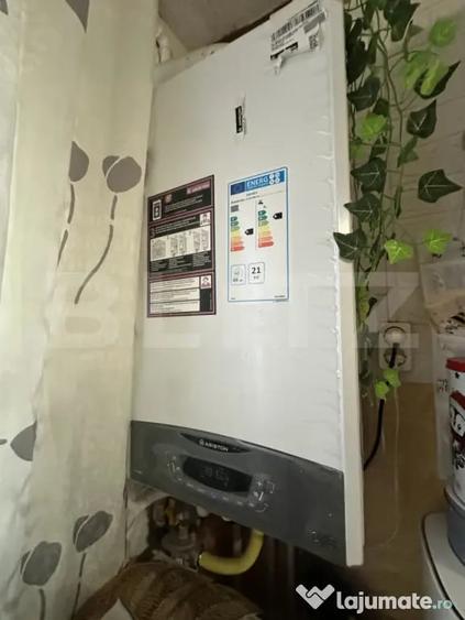 Apartament cu 3 camere semidecomandat în Gojdu