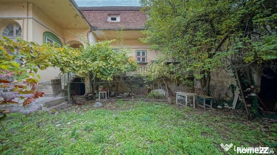 Casă cu 5 camere cu Teren 479 Mp în Schei