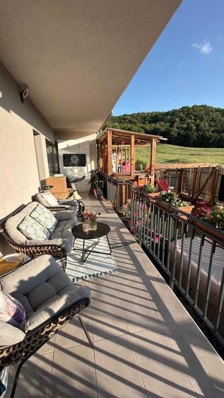 Apartament cu 3 camere decomandat în Florești