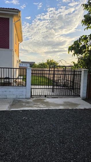 Casă cu 5 camere cu Teren 250 Mp în Săcălaz