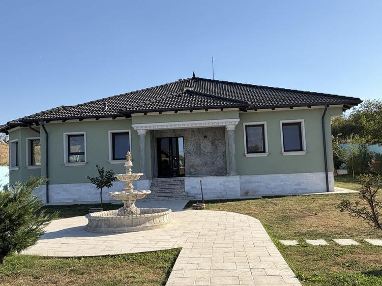 Casă cu 4 camere în Aeroport