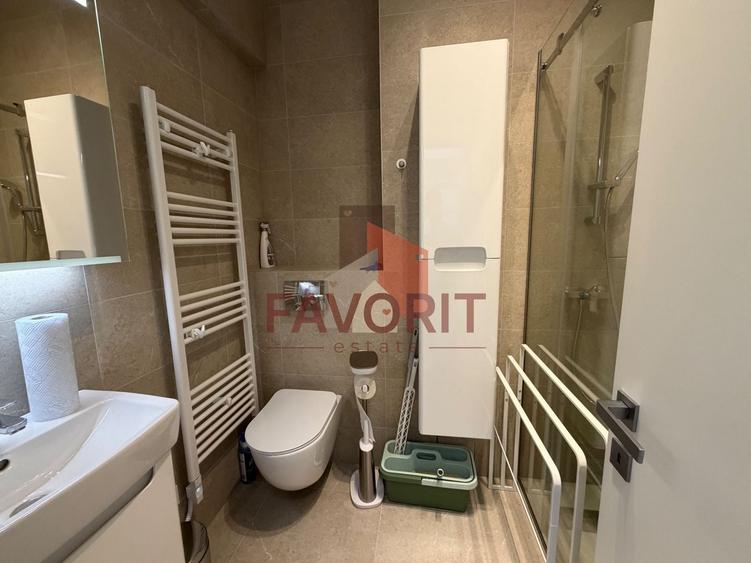 Apartament cu 4 camere decomandat, mobilat în Central