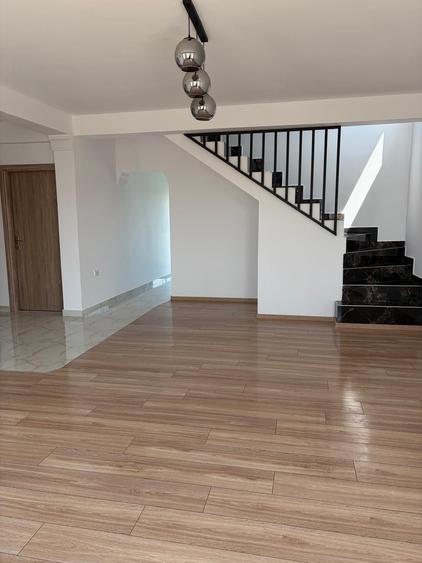 Casă cu 4 camere în Tamași