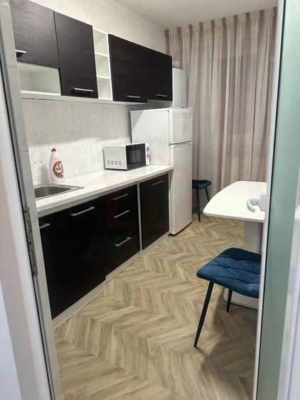 Apartament cu 3 camere decomandat în Micro 20