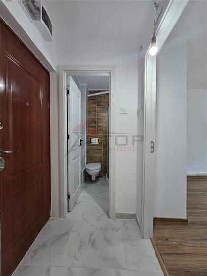 Etaj 1 - Piata Dacia, 4 camere decomandat cu 2 bai, liber - 14