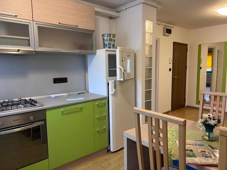 Apartament cu 2 camere decomandat în 22 Decembrie