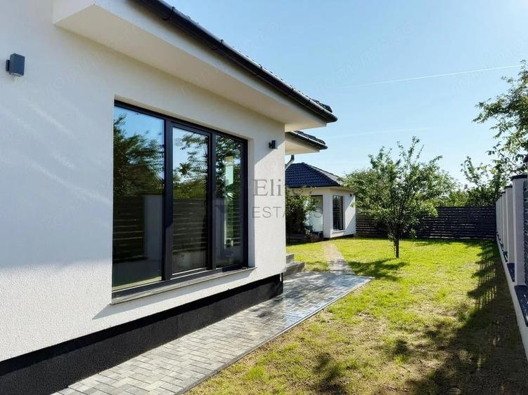 Casă cu 7 camere cu Teren 650 Mp în Nufărul