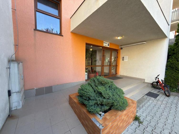 Apartament cu 2 camere decomandat, mobilat în Tractorul