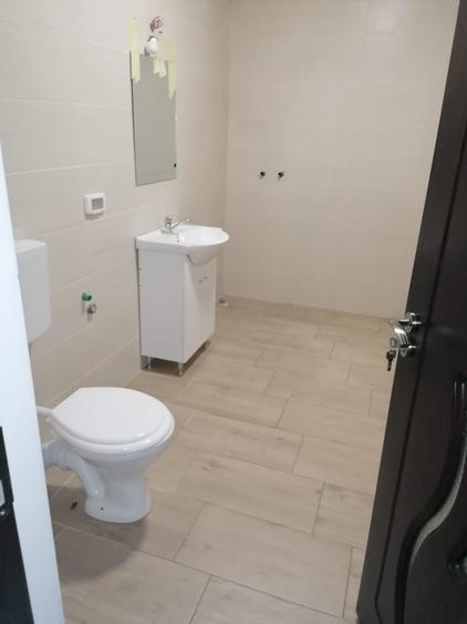 Casă cu 6 camere cu Canalizare în Regie