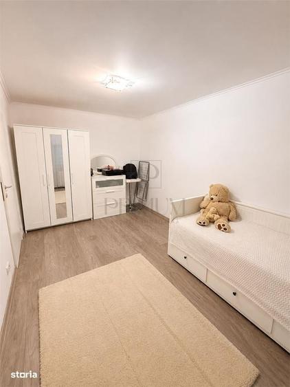Apartament cu 4 camere decomandat în Aradului
