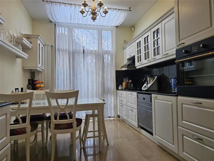 Apartament cu 4 camere semidecomandat, mobilat în Floreasca