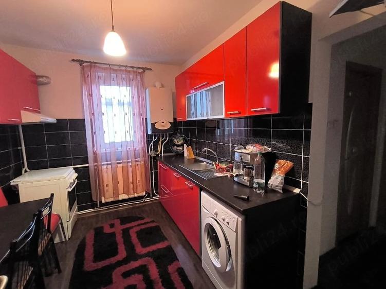 Apartament cu 3 camere decomandat în Horia