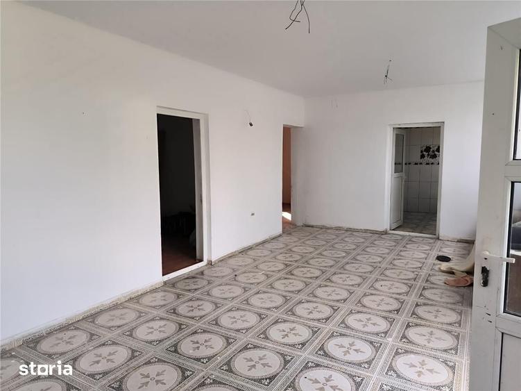 Casă cu 4 camere cu Teren 890 Mp în Central