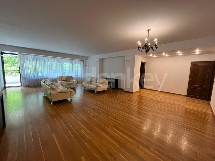 Apartament cu 4 camere decomandat, mobilat în Dorobanți