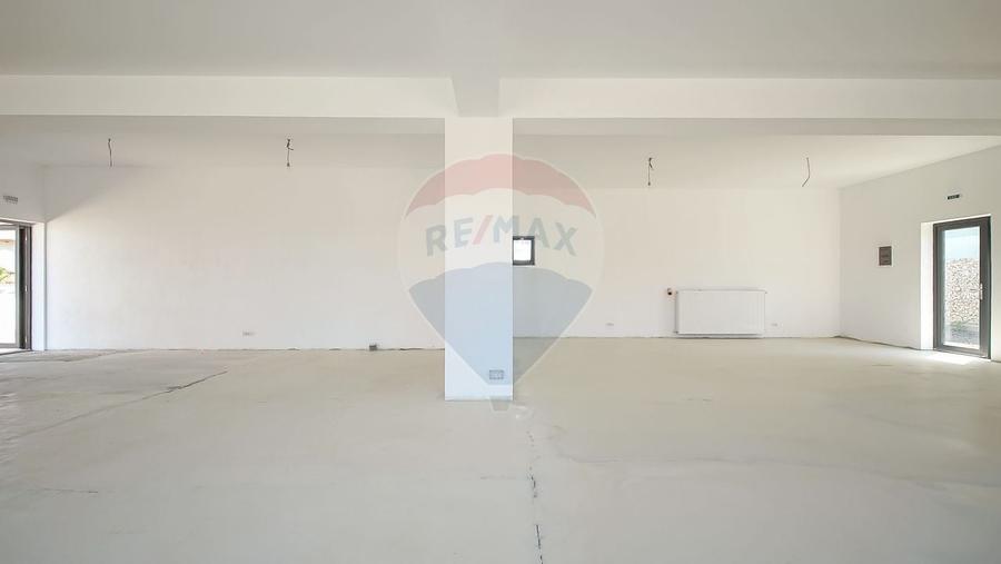 Spațiu comercial, de 320 mp, în Tărlungeni