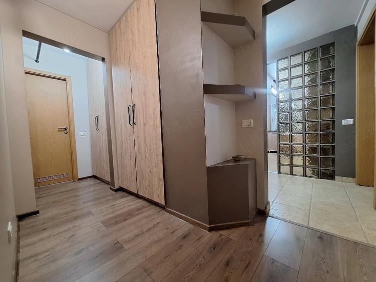 Apartament cu 4 camere decomandat în Lipovei