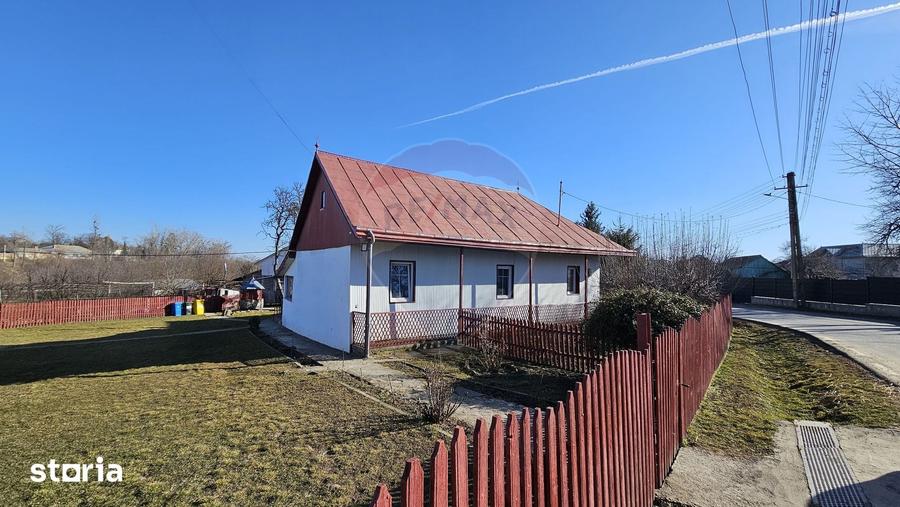 Casă cu 3 camere cu Teren 4900 Mp în Central