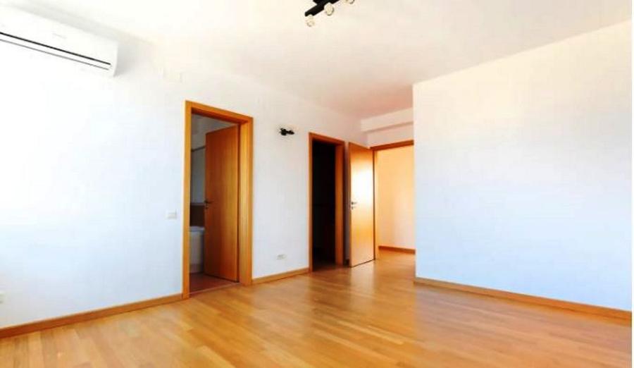 Apartament cu 5 camere decomandat în Șoseaua Nordului