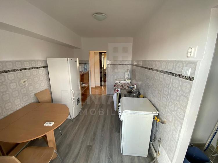 Apartament cu 3 camere decomandat, mobilat în Lăpuș Argeș