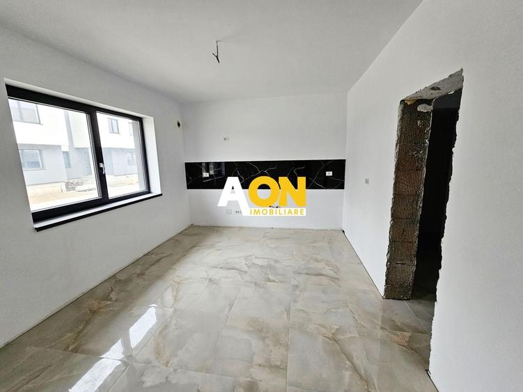 Casă cu 5 camere cu Canalizare în Micești
