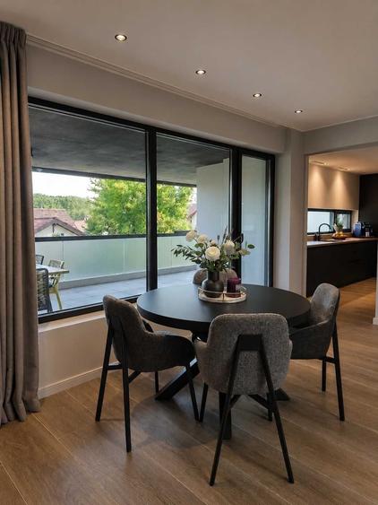 Apartament cu 4 camere semidecomandat în Exterior Vest