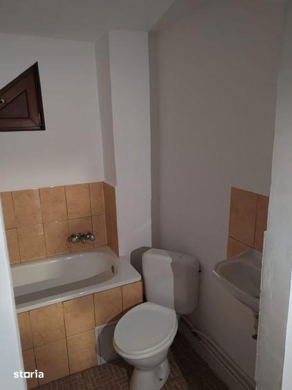 Casă cu 4 camere cu Teren 759 Mp în Central