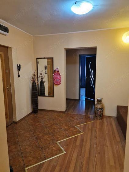 Apartament cu 4 camere decomandat în Central